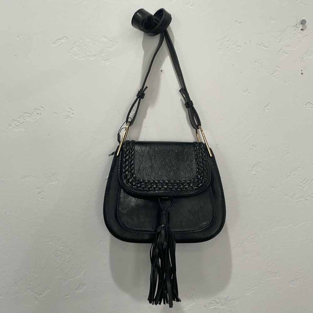 Alba black leather purse with tassel